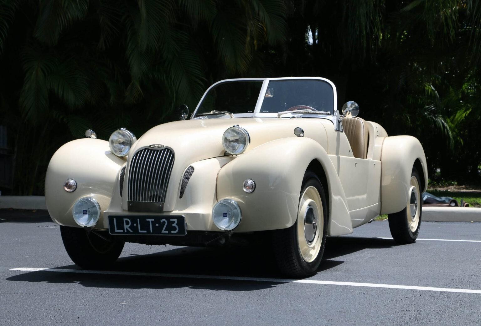 Burton Roadster Sotheby&#039;s Auktion Florida auto retro design https://rmsothebys.com/en/auctions/0521/open-roads--may/lots/r0036-1986-citro%C3%ABn-2cv-roadster-by-burton/1093444#