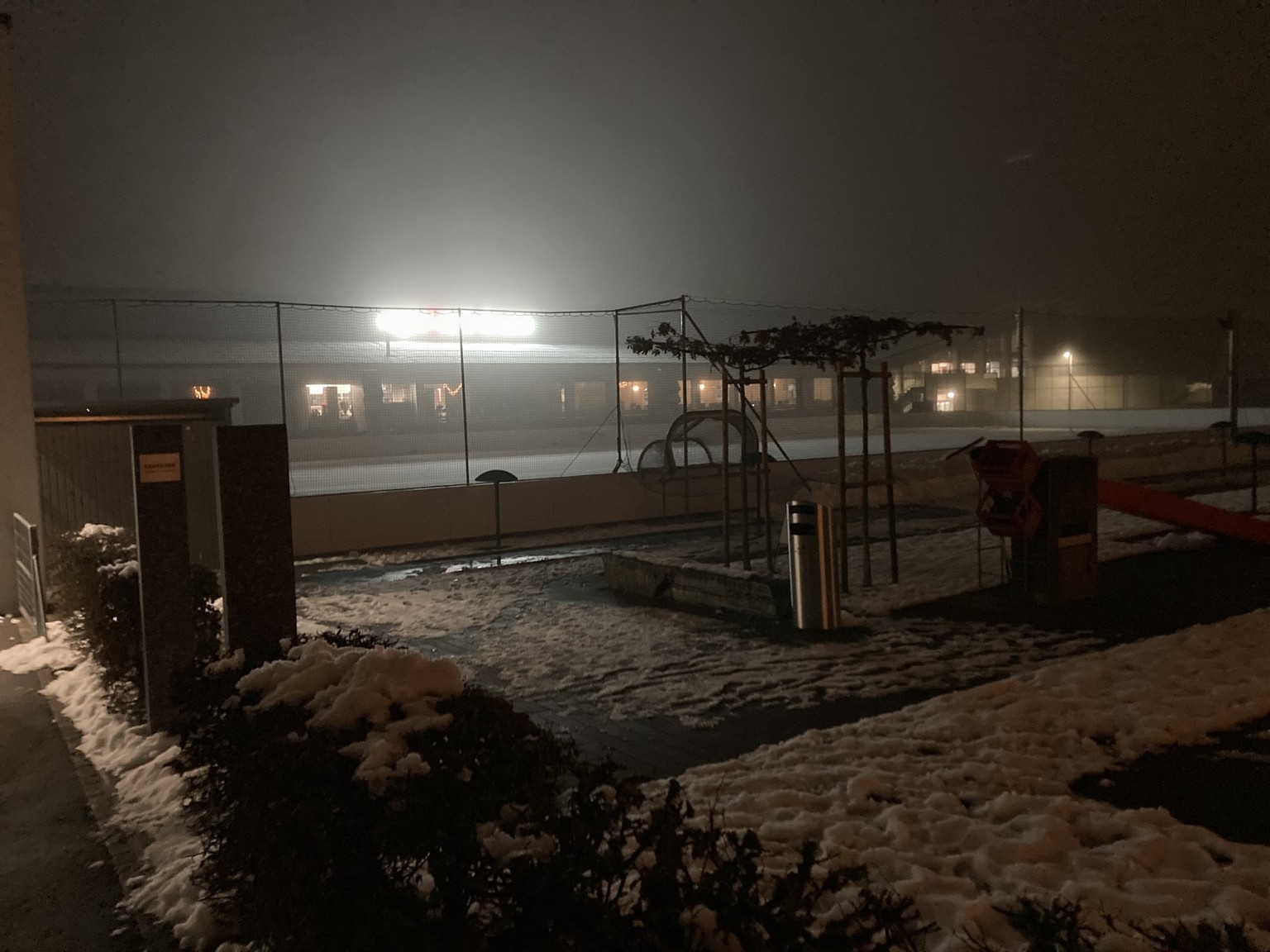 Ein Hockey-Stadion im Nebel des Mittellandes – Regio Bank Arena Zuchwil