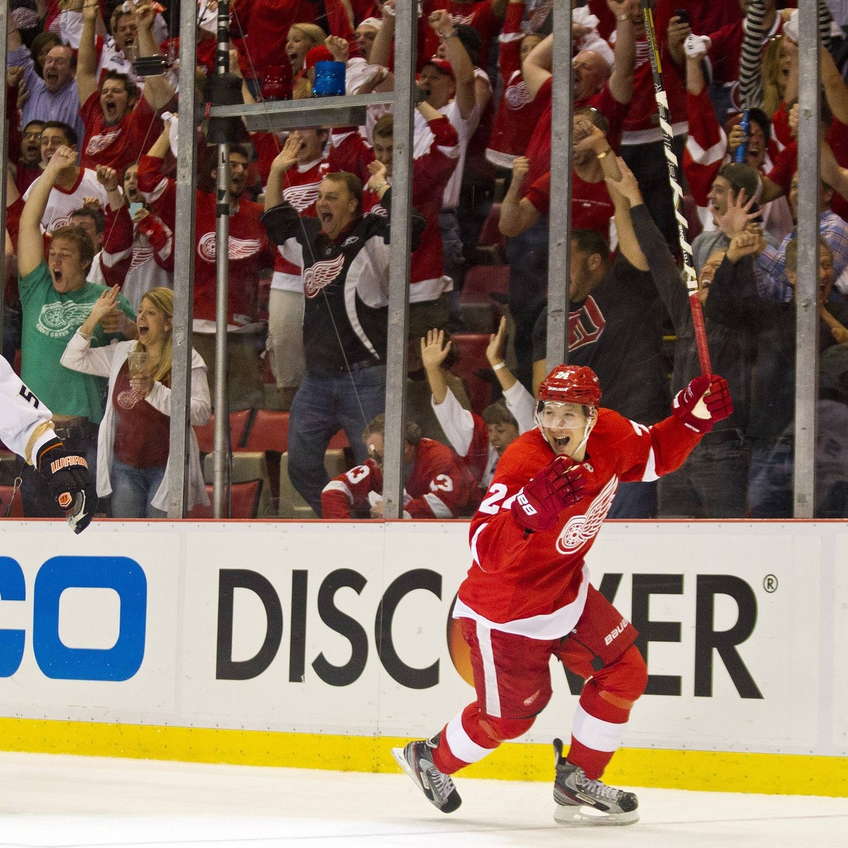 Bildnummer: 13545296 Datum: 06.05.2013 Copyright: imago/Icon SMI
6 May 2013: Detroit Red Wings forward Damien Brunner (24), of the Czech Republic, celebrates after scoring the game-winning goal in th ...