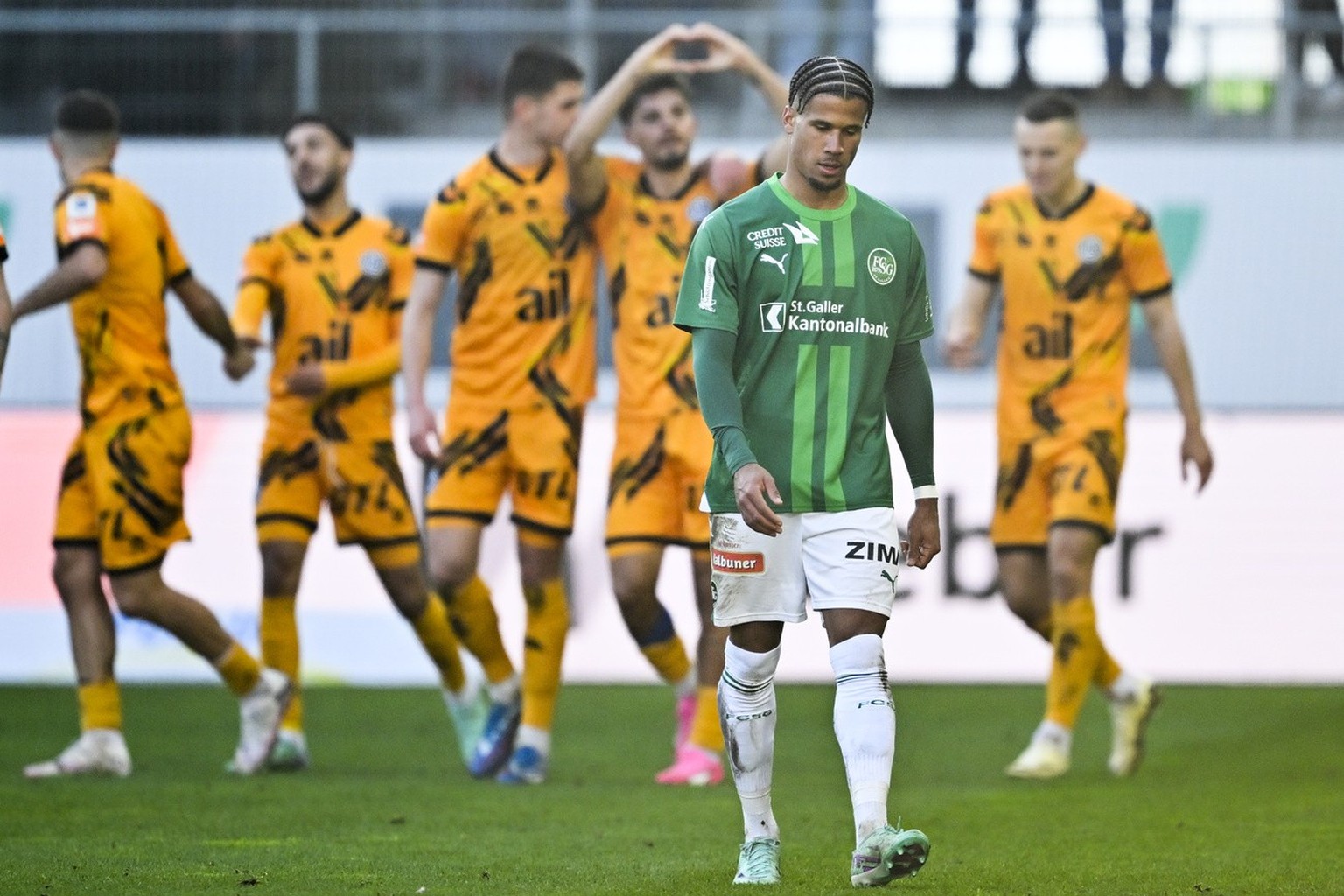 St. Gallens Chima Okoroji reagiert enttaeuscht nach dem 1-3, im Fussball Super League Spiel zwischen dem FC St. Gallen und dem FC Lugano, am Sonntag, 28. Januar 2024, im Kybunpark in St. Gallen. (KEYS ...