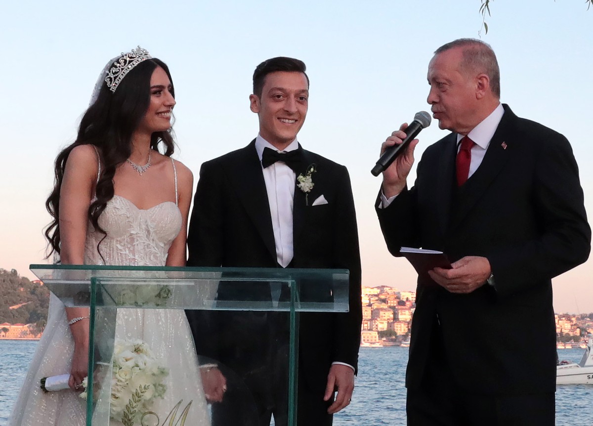 epa07634488 A handout photo made available by the Turkish President Press office shows Turkish President Recep Tayyip Erdogan (R) gives a speech during the wedding ceremony of Amina Gulse (L) and Mesu ...