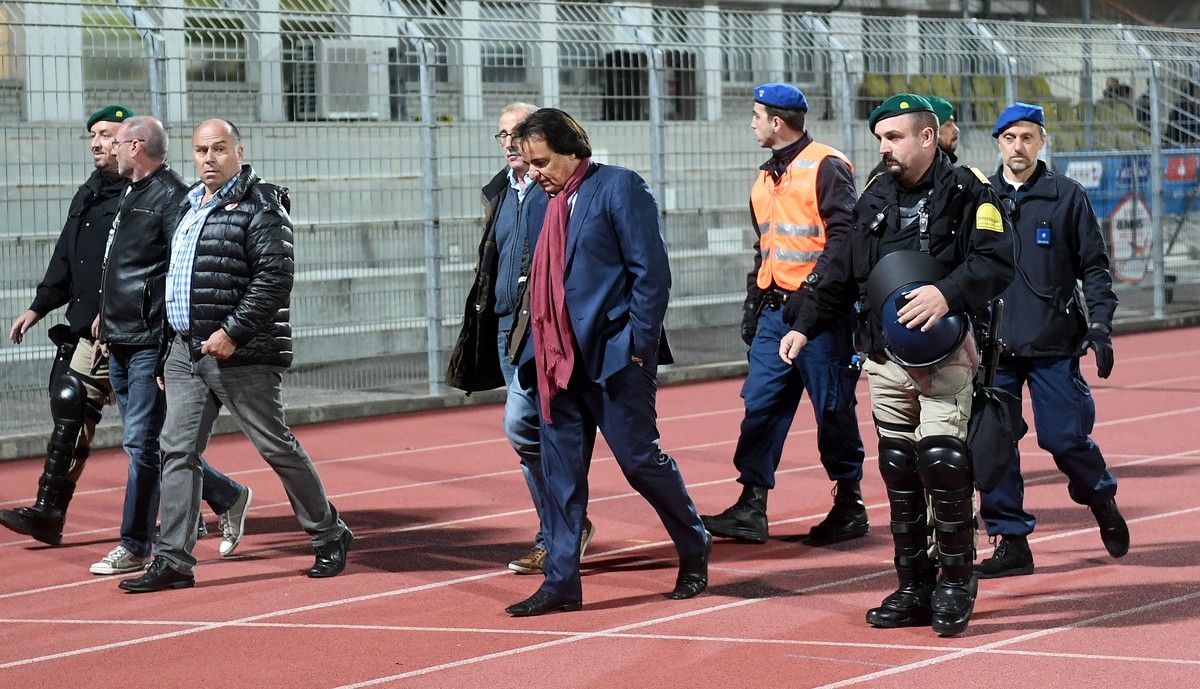 Sion's President Christian Constantin, center, escorted by the police, during the Super League soccer match FC Lugano against FC Sion, at the Cornaredo stadium in Lugano, Thursday September 21, 2 ...