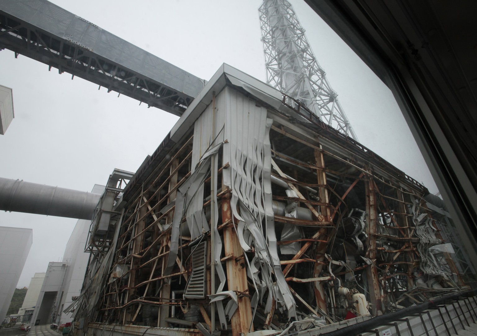 Ein zerstörtes Reaktorgebäude des Atomkraftswerks Fukushima Daiichi.&nbsp;