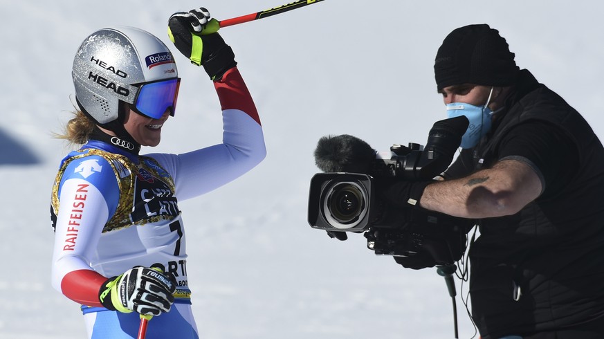 Switzerland&#039;s Corinne Suter celebrates as she gets to the finish area after completing the women&#039;s downhill, at the alpine ski World Championships in Cortina d&#039;Ampezzo, Italy, Saturday, ...