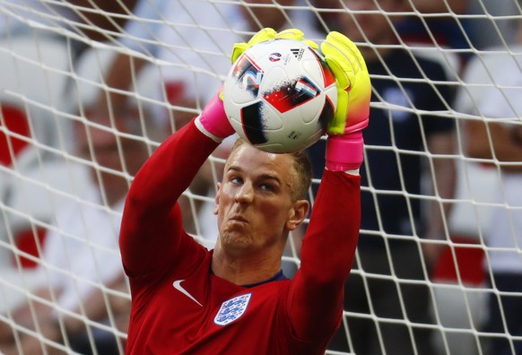 Football Soccer - England v Iceland - EURO 2016 - Round of 16 - Stade de Nice, Nice, France - 27/6/16
England&#039;s Joe Hart warms up before the game
REUTERS/Kai Pfaffenbach
Livepic