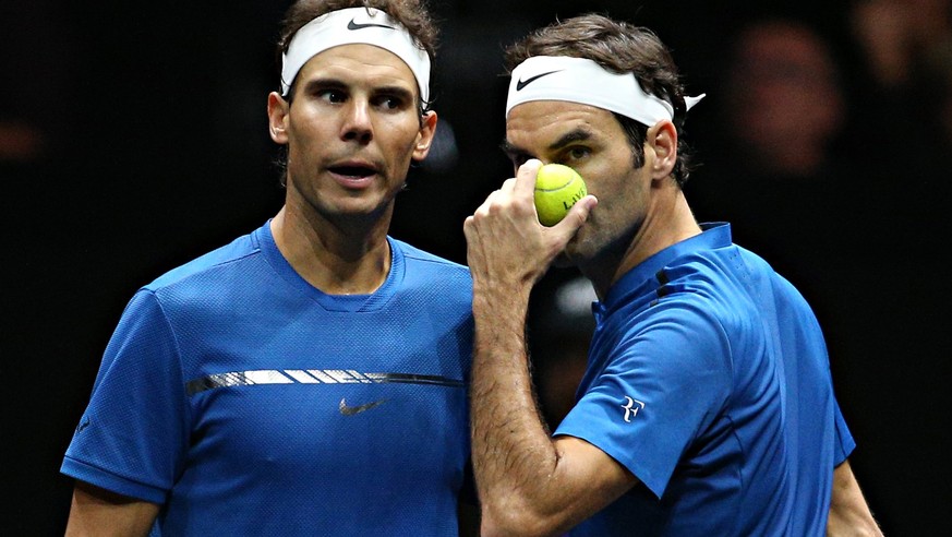 epa06222856 Switzerland&#039;s Roger Federer (R) and Spanish Rafael Nadal (L) of the Team Europe in action during the Laver Cup tennis tournament in Prague, Czech Republic, 23 September 2017. The firs ...