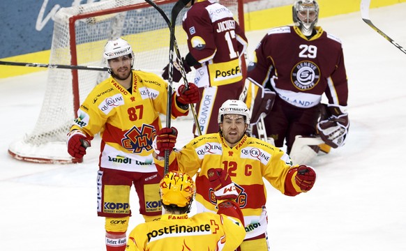 Biel&#039;s forward Mathieu Tschantre #12, celebrates his goal with teammate forward Marco Pedretti #87, center Marc-Antoine Pouliot, of Canada, 2nd left, past Geneve-Servette&#039;s goaltender Robert ...