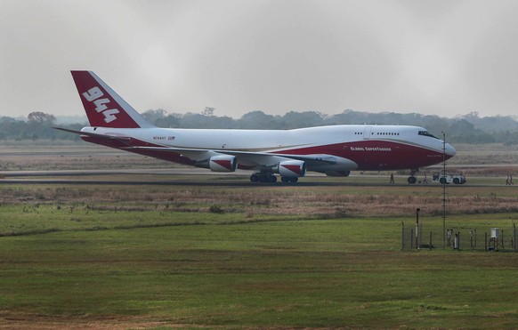 epa07797277 A Boeing 747 Supertanker plane takes off to fly over the locations of the fires in the Chiquitania of Bolivia, from the Viu Viru airport in Santa Cruz, Bolivia, 26 August 2019 (issued 27 A ...