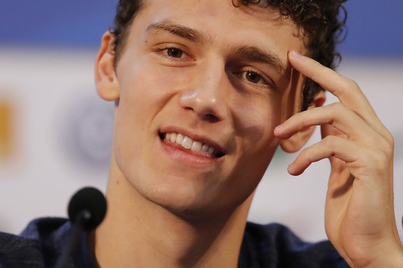 France&#039;s Benjamin Pavard smiels a she answers journalists during a press conference at the 2018 soccer World Cup in Istra, Russia, Sunday, July 8, 2018. (AP Photo/David Vincent)