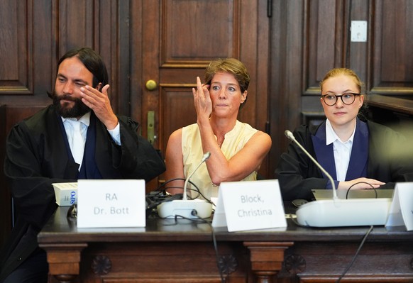 03.09.2025, Hamburg: Anwalt Ingo Bott (l-r), Verteidiger von Block, Christina Block, deutsche Gastronomin und Unternehmerin, und Anw