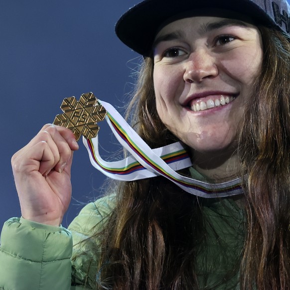 Canada&#039;s Laurence St-Germain shows her gold medal of the women&#039;s World Championship slalom, in Meribel, France, Saturday Feb. 18, 2023. (AP Photo/Alessandro Trovati)