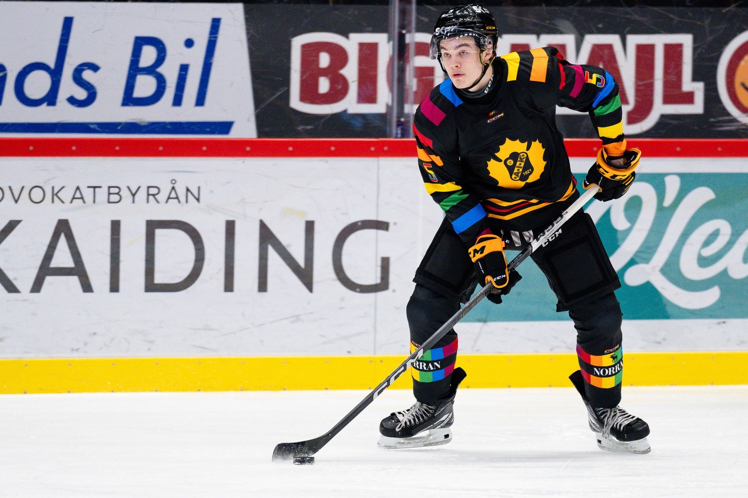 240213 Skellefteas Axel Sandin Pellikka under ishockeymatchen i SHL mellan Skelleftea och Leksand den 13 februari 2024 i Skelleftea. *** 240213 Skellefteas Axel Sandin Pellikka during the SHL ice hock ...