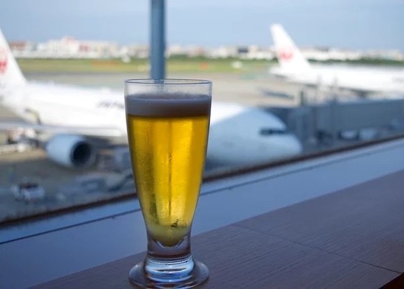 Bier am Flughafen. Ist so.