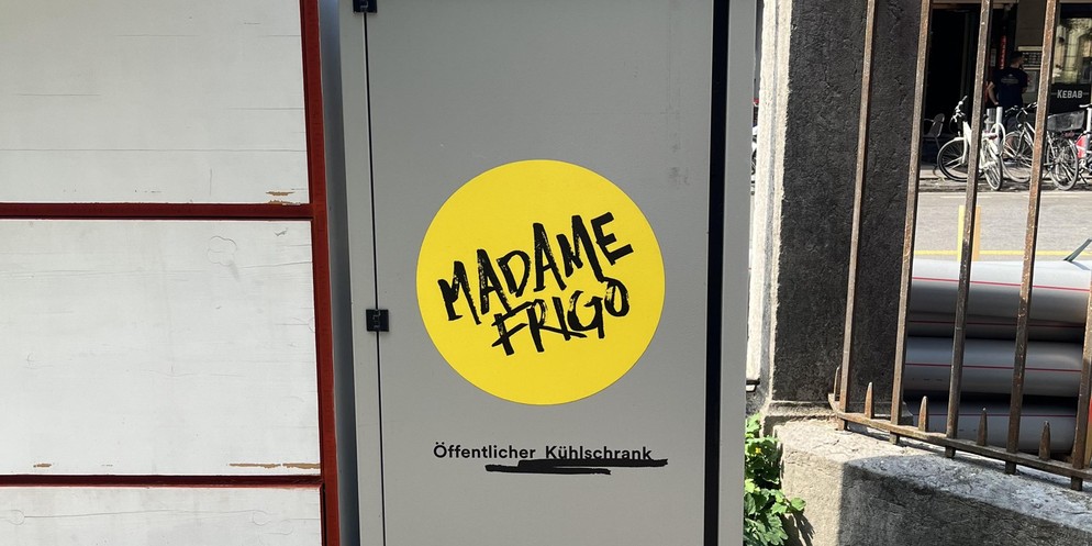 Madame Frigo betreibt über 40 öffentliche Kühlschränke im Kanton Bern.