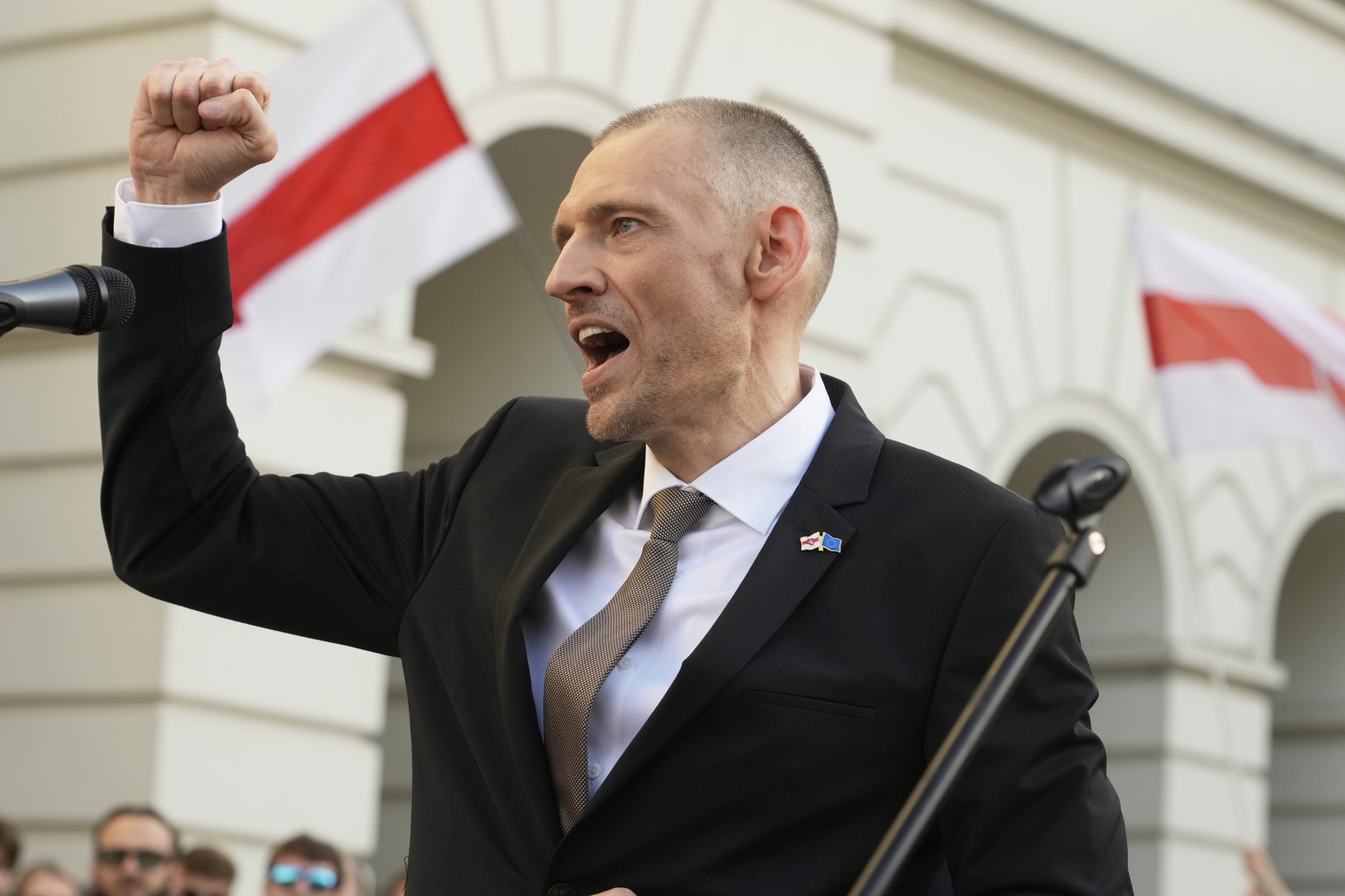 Belarusian opposition activist Sergei Tikhanovsky speaks to people as he arrives for a rally organized by Belarusian diaspora in Warsaw, Poland, on Thursday, June 26, 2025 (AP Photo/Czarek Sokolowski) ...