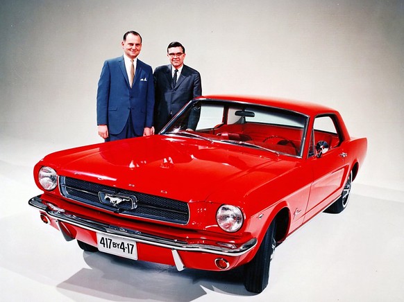 Der frühere Chrysler-Chef Lee Iacocca (links) galt als einer der Väter des Ford Mustang. (Archivbild)