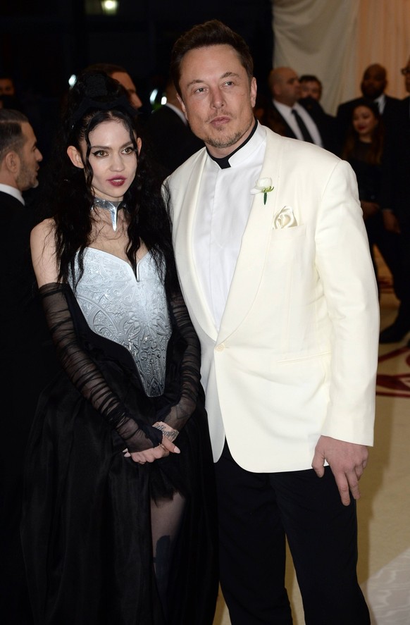 7 mai 2018 - New York, New York, États-Unis - Elon Musk et Grimes arrivent au gala Heavenly Bodies: Fashion & The Catholic Imagination Costume Institute au Metropolitan Museum of Art le M ...