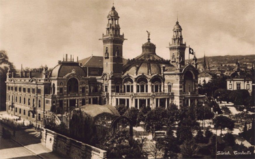 Die Tonhalle wurde zwischen 1893 und 1895 im&nbsp;Stil des Pariser Troccadéro-Palastes&nbsp;erbaut.<br data-editable="remove">