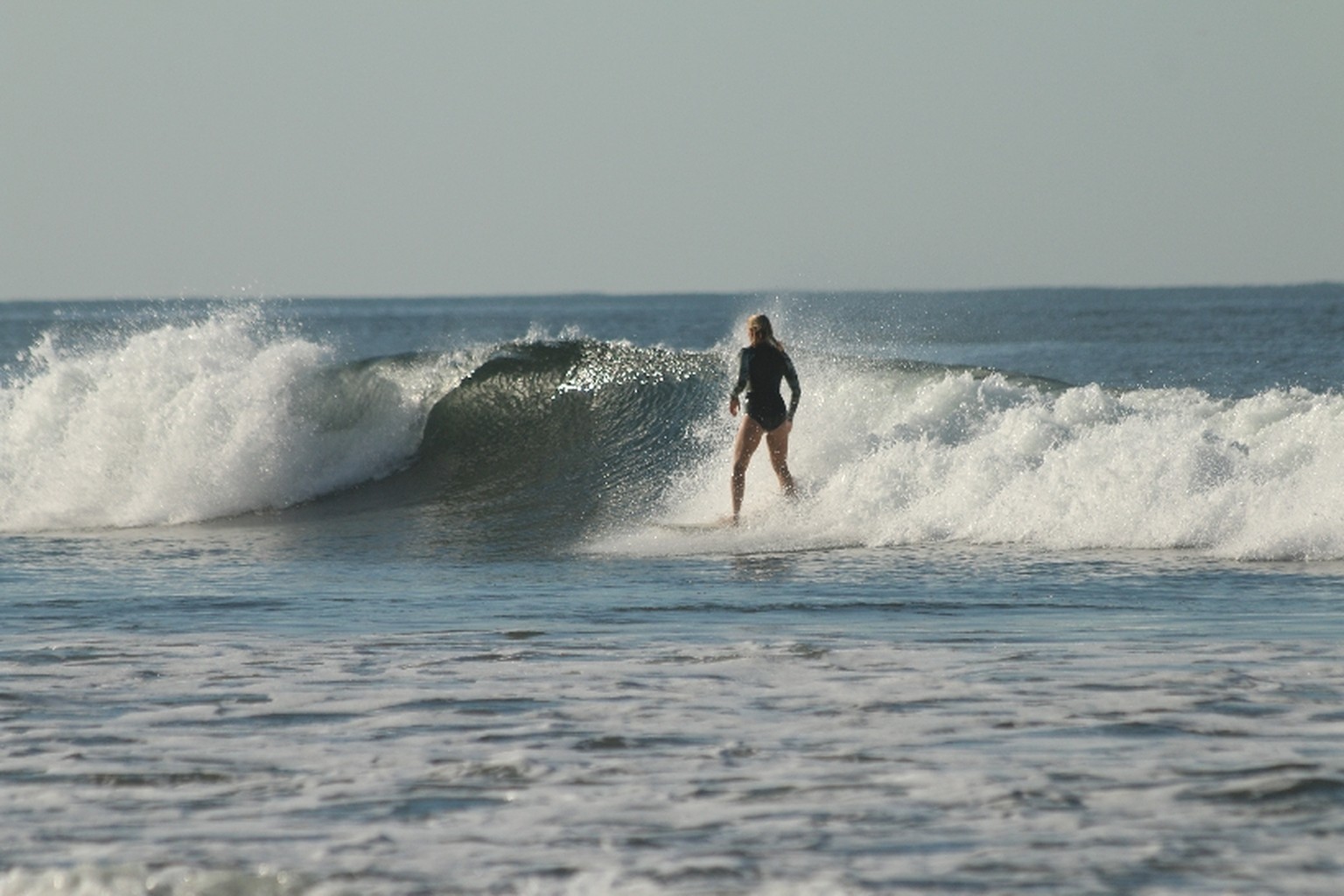 ... und Surfen. So sieht eine Woche im «Rise Up Surf» normalerweise aus. Die Polizei von Nicaragua sollte im All-Inklusiv-Paket eigentlich nicht vorkommen.