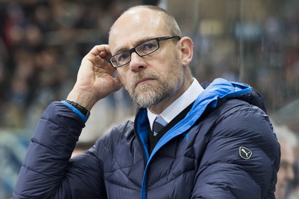 ZUR ANGEBLICHEN ENTLASSUNG VON HANS KOSSMANN ALS TRAINER DES HC AMBRI-PIOTTA STELLEN WIR IHNEN FOLGENDES BILDMATERIAL ZUR VERFUEGUNG - Ambris Trainer Hans Kossmann waehrend dem Eishockey Meisterschaft ...