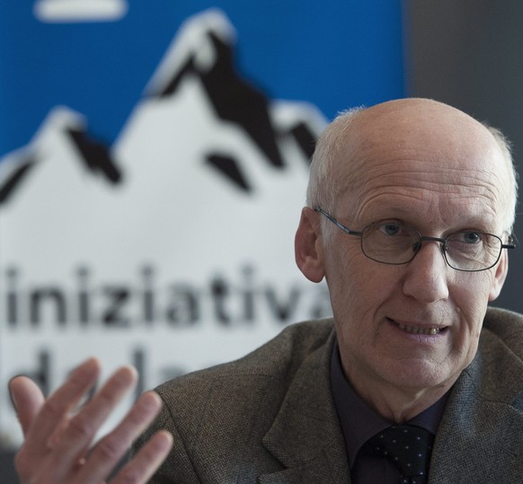 Der 64-jährige Alf Arnold ist seit 1995 Geschäftsführer des Vereins Alpen-Initiative. Er sitzt als Vertreter der Grünen im Urner Landrat.&nbsp;