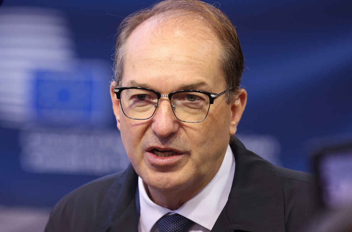 epa13273995 German Interior Minister Alexander Dobrindt speaks to the press during the Justice and Home Affairs Council in Luxembourg, 01 October 2026. Ministers are set to discuss the situation in th ...