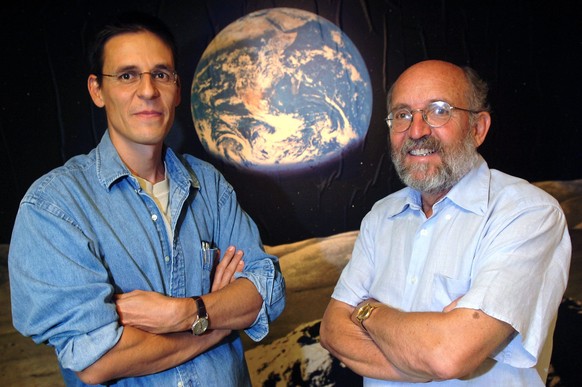 FILE - Swiss Astronomers Michel Mayor, right, and Didier Queloz, left, pose for the photographer at the Astronomical Observatory of the University of Geneva on Thursday, August 11, 2005 in Versoix. Te ...