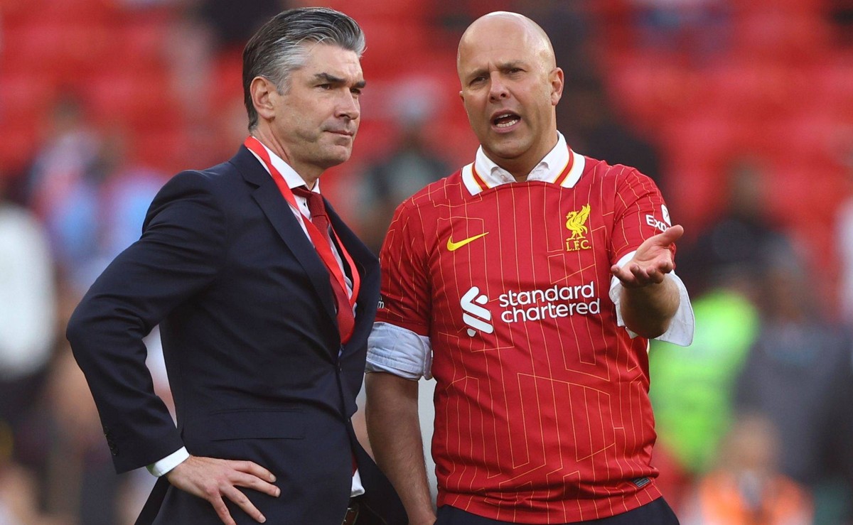 Liverpool manager Arne Slot speaks with sporting director Richard Hughes at full time Liverpool v Tottenham Hotspur, Premier League, Football, Anfield, Liverpool, UK - 27 Apr 2025 EDITORIAL USE ONLY N ...