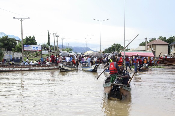 People stranded due to floods following several days of downpours In Kogi Nigeria, Thursday, Oct. 6, 2022. Thousands of travelers remained stranded in Nigeria&#039;s northcentral Kogi state after majo ...