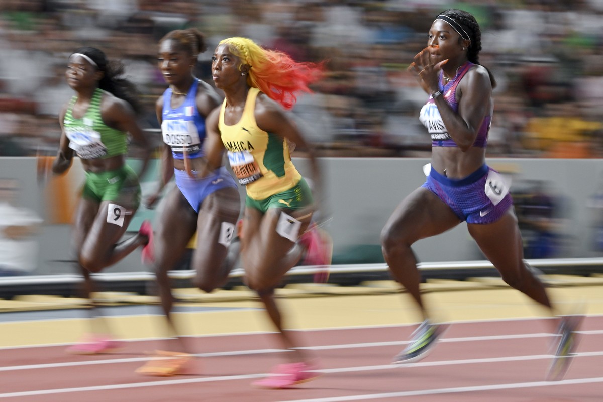 epa10812518 Rosemary Chukwuma of Nigera, Shelly-Ann Fraser-Pryce of Jamaica, Zaynab Dosso of Italy and Tamari Davis of USA (L-R) in action during the 100 Metres Women semi-finals of the World Athletic ...