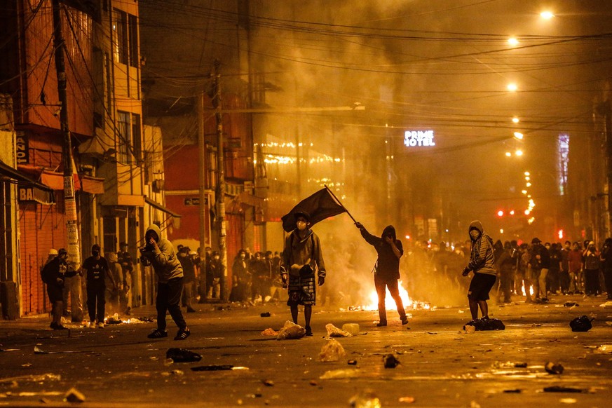 epa08821115 Police and demonstrators clash during a protest against the new government of President Manuel Merino, in San Martin de Lima square, in Lima, Peru, 14 November 2020. Merino took office on  ...