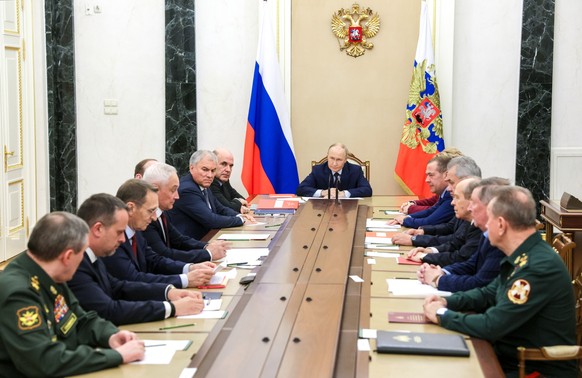 epa12505325 Russian President Vladimir Putin attends a meeting with members of the Security Council at the Kremlin in Moscow, Russia, 05 November 2025. EPA/GAVRIIL GRIGOROV / SPUTNIK / KREMLIN POOL MA ...