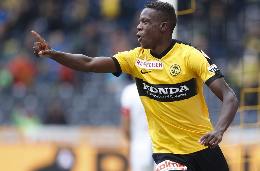 YBs Denis Zakaria jubelt nach seinem Tor zum 3-0, im Super League Spiel zwischen dem BSC Young Boys Bern und dem Grasshopper Club Zuerich, am Sonntag, 23. Oktober 2016 im Stade de Suisse Wankdorf in B ...