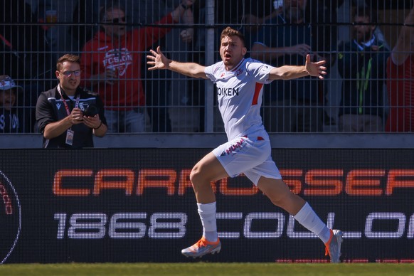 L&#039;attaquant valaisan Filip Stojilkovic celebre son but lors de la rencontre du championnat de football de Super League entre le FC Sion et BSC Young Boys ce dimanche 1er mai 2022 au stade de Tour ...