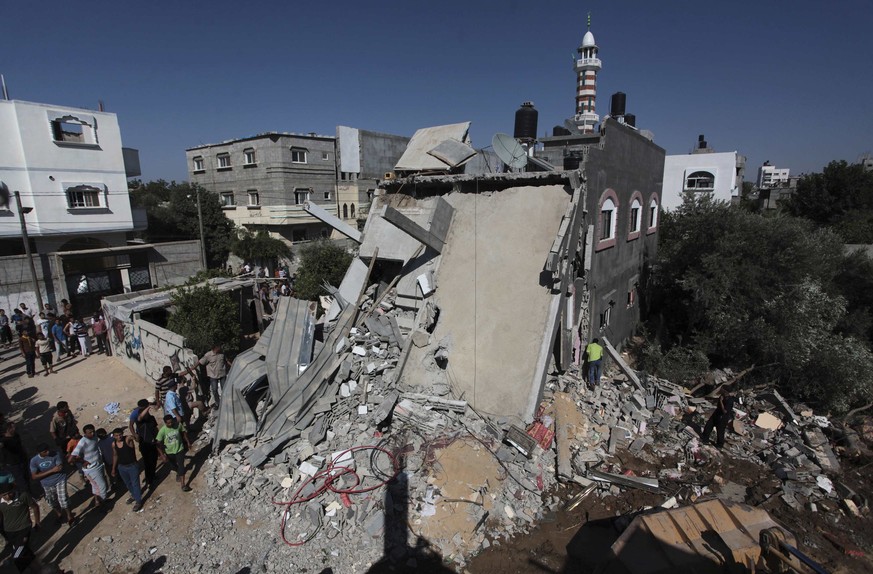 Ein zerstörtes Haus im Gazastreifen. Israel setzte seine Flugangriffe am Mittwoch fort.&nbsp;