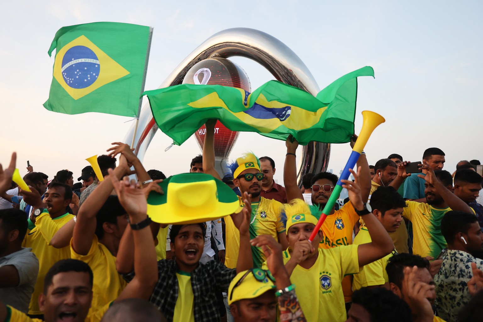 epa10312933 Fans of wearing Brazilian colours gather at the Corniche waterfront promenade in Doha, Qatar, 18 November 2022. The FIFA World Cup 2022 will take place from 20 November to 18 December 2022 ...