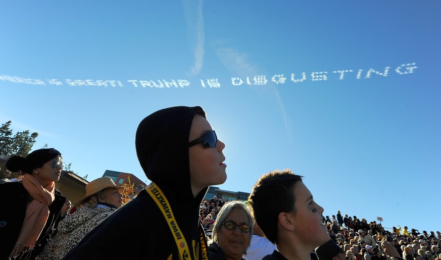 Klare Worte bei der Rose Parade&nbsp;im kalifornischen Pasadena.