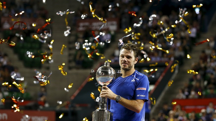 Wawrinka reiste mit dem Siegerpokal des Turniers von Tokio nach China.