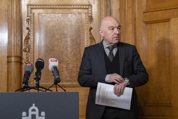 Staenderat Daniel Jositsch, SP-ZH, Praesident der Kommission fuer Rechtsfragen, RK-S, spricht an einer Medienkonferenz uber die Aufhebung der Immunitaet von SVP-Ratsmitglieder, am Dienstag, 25. Februa ...