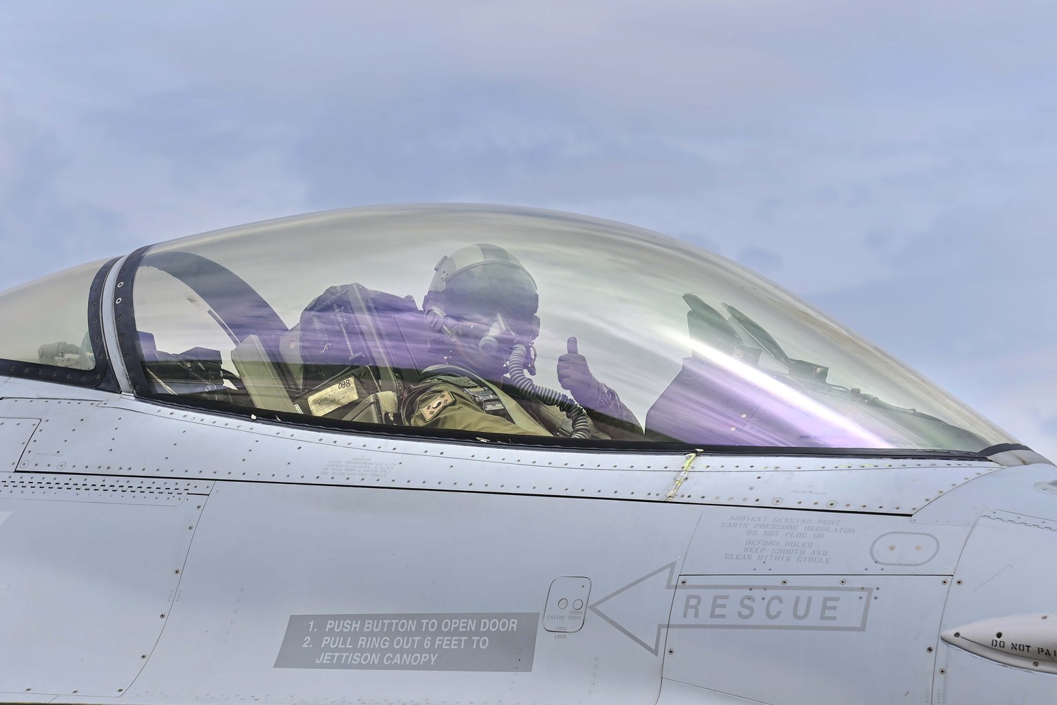 epa10811360 A handout photo made available by the South Korean Defense Ministry shows an F-16 fighter of the 20th Fighter Wing during Ulchi Freedom Shield (UFS) exercises in South Korea, 21 August 202 ...