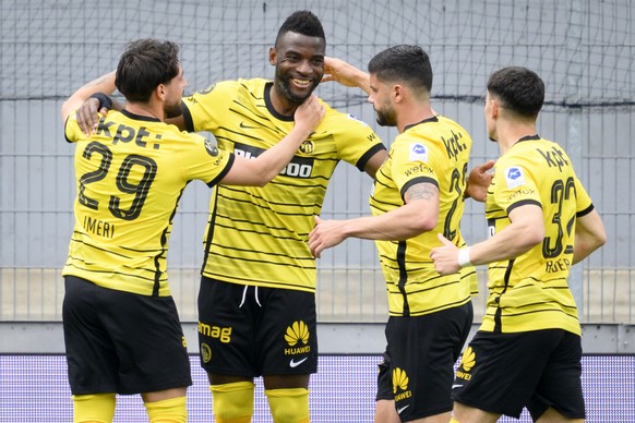 L&#039;attaquant bernois Jean-Pierre Nsame, 2eme depuis la gauche, celebre son but sur penalty du 0 a 1 avec ses coequipiers lors de la rencontre de football de Super League entre FC Sion et BSC Young ...