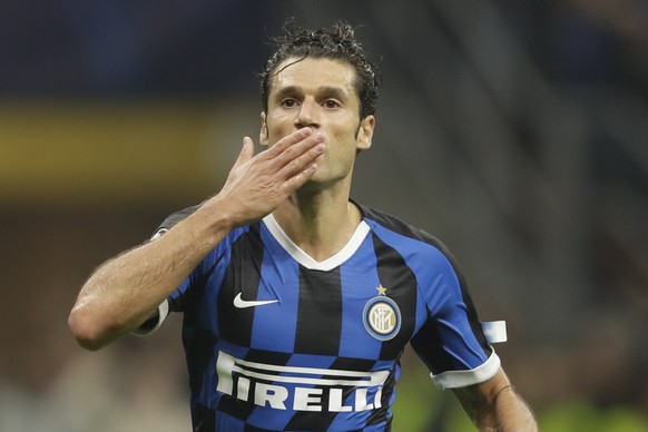 Inter Milan&#039;s Antonio Candreva celebrates after scoring his side&#039;s second goal during the Champions League, Group F soccer match between Inter Milan and Borussia Dortmund at the San Siro sta ...