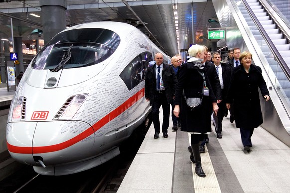 epa06377214 German Chancellor Angela Merkel (R) after riding in the train driver&#039;s cockpit of a high-speed ICE train of German state rail carrier Deutsche Bahn on the newly-completed stretch betw ...