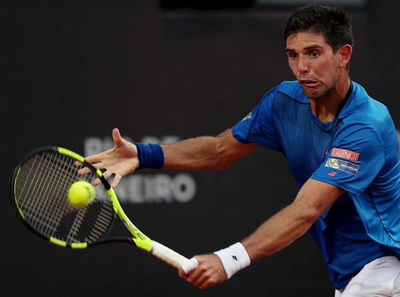 epa06551558 Argentine tennis player Federico Delbonis in action against his compatriot Diego Schwartzman during a match of the Rio Open 2018, held in Rio de Janeiro, Brazil, on 21 February 2018. EPA/M ...