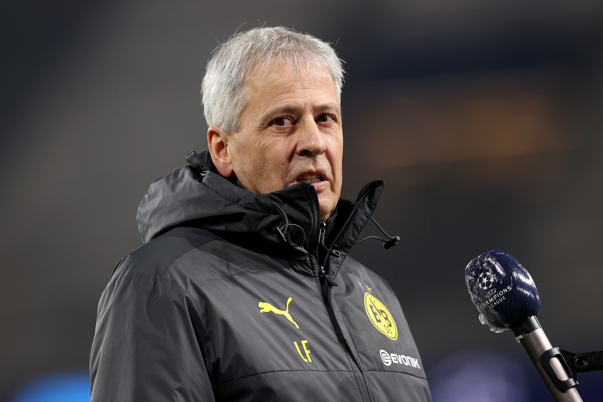 epa08857676 Dortmund's head coach Lucien Favre talks to the media ahead of the UEFA Champions League group F soccer match between Borussia Dortmund and SS Lazio in Dortmund, Germany, 02 December  ...