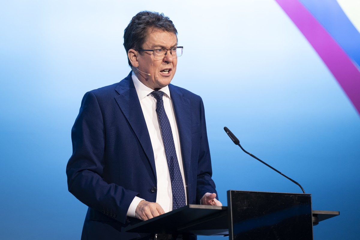 Bundesrat Albert Roesti spricht am Stromkongress des Verband Schweizerischer Elektrizitaetsunternehmen, VSE, am Donnerstag, 16. Januar 2025 in Bern. (KEYSTONE/Anthony Anex)