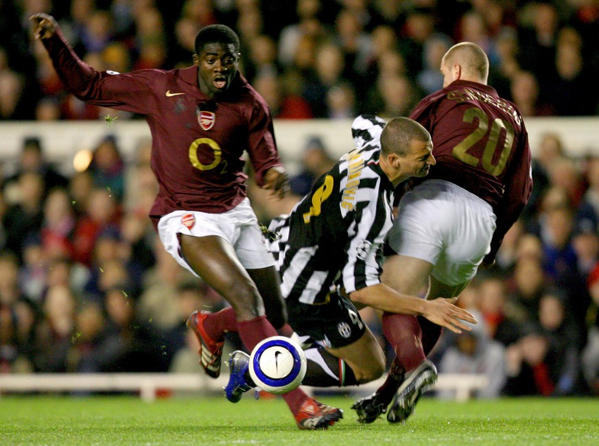 Juventus' Zlatan Ibrahimovic, centre, of Sweden, battles for the ball with Arsenal's Philippe Senderos, right, of Switzerland and Kolo Toure of Ivory Coast during their Champions League quar ...