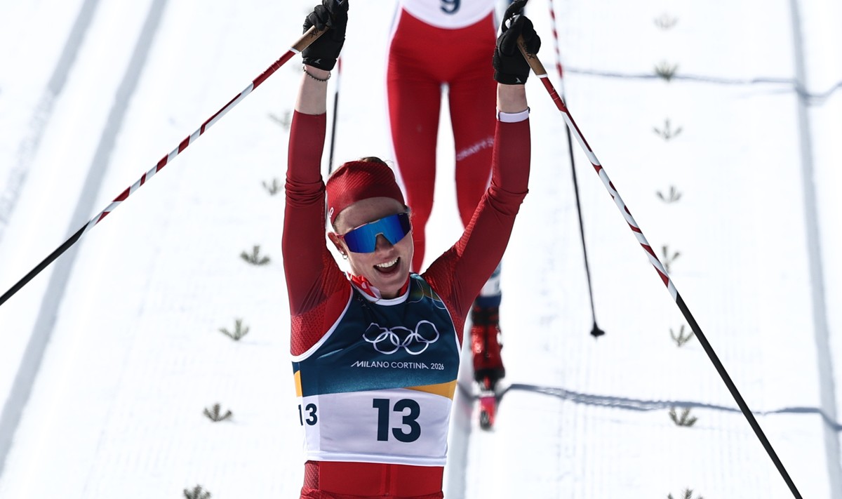 epa12768075 Nadja Kaelin of Switzerland celebrates third place in the finish area during the Women's 50km Mass Start Classic of the Cross-Country Skiing competitions at the Milano Cortina 2026 Wi ...