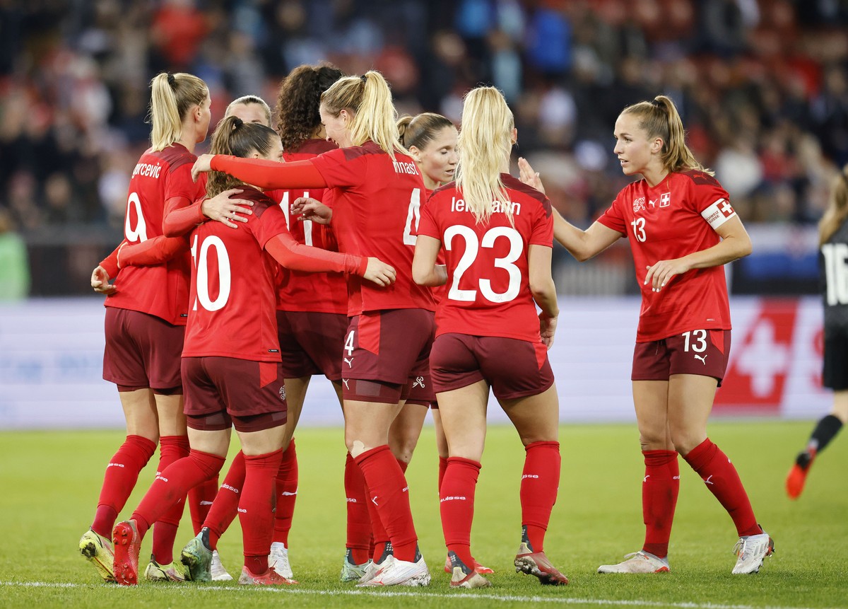 Switzerland's Ramona Bachmann, 2nd left, celebrates with team mates after scoring her teams third goal of the match against Croatia during the FIFA Women's World Cup 2023 qualifying round gr ...