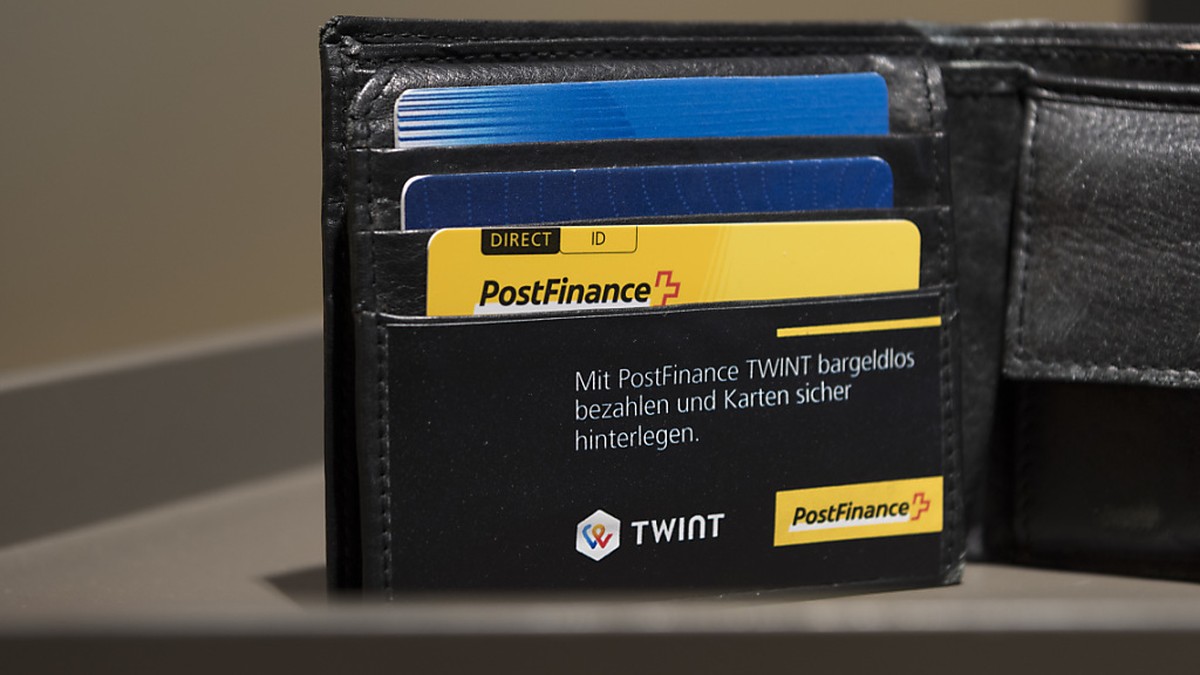 Postfinance bringt neue «Postcard» – sie kann mehr als die alte